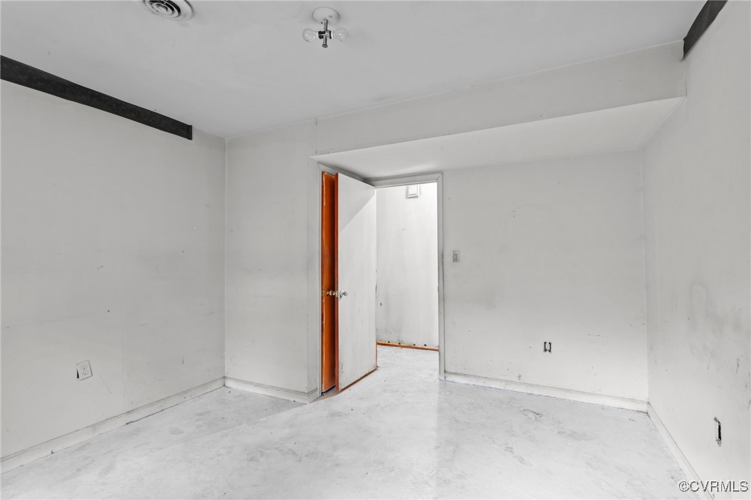 135 Hollyberry Ln
