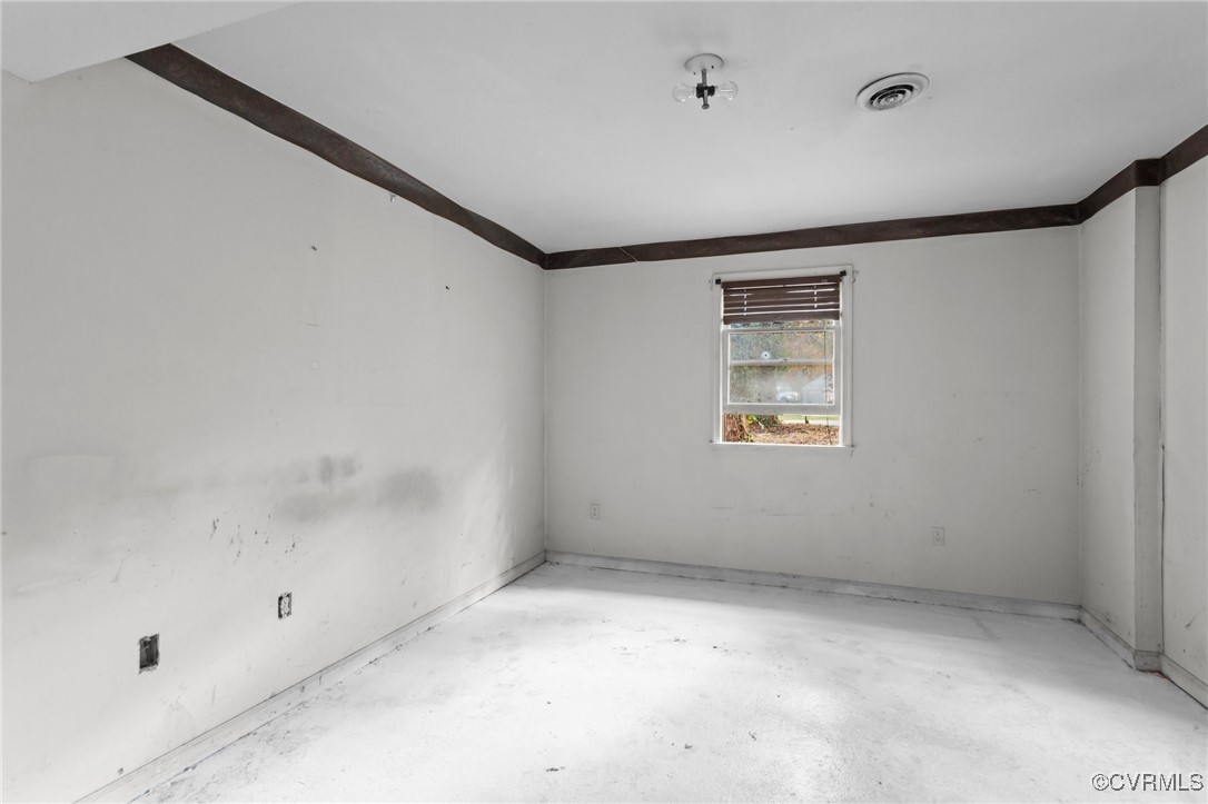 135 Hollyberry Ln