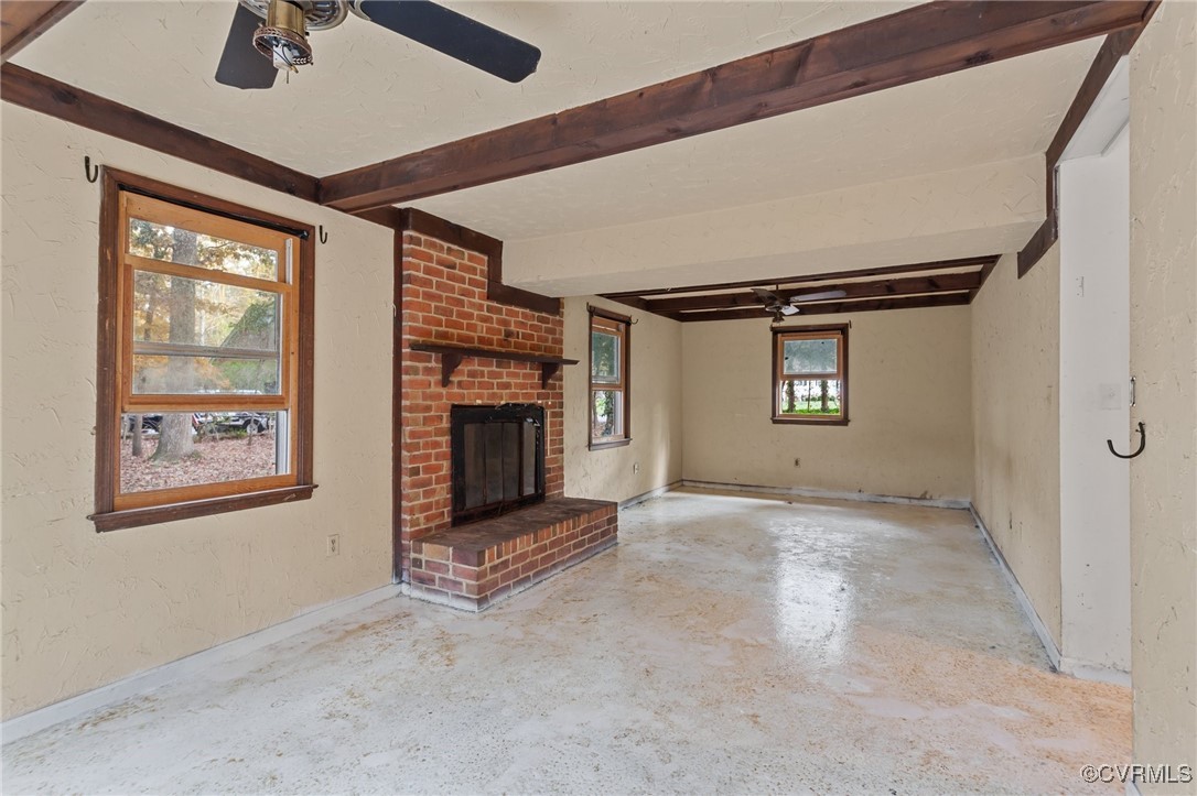 135 Hollyberry Ln