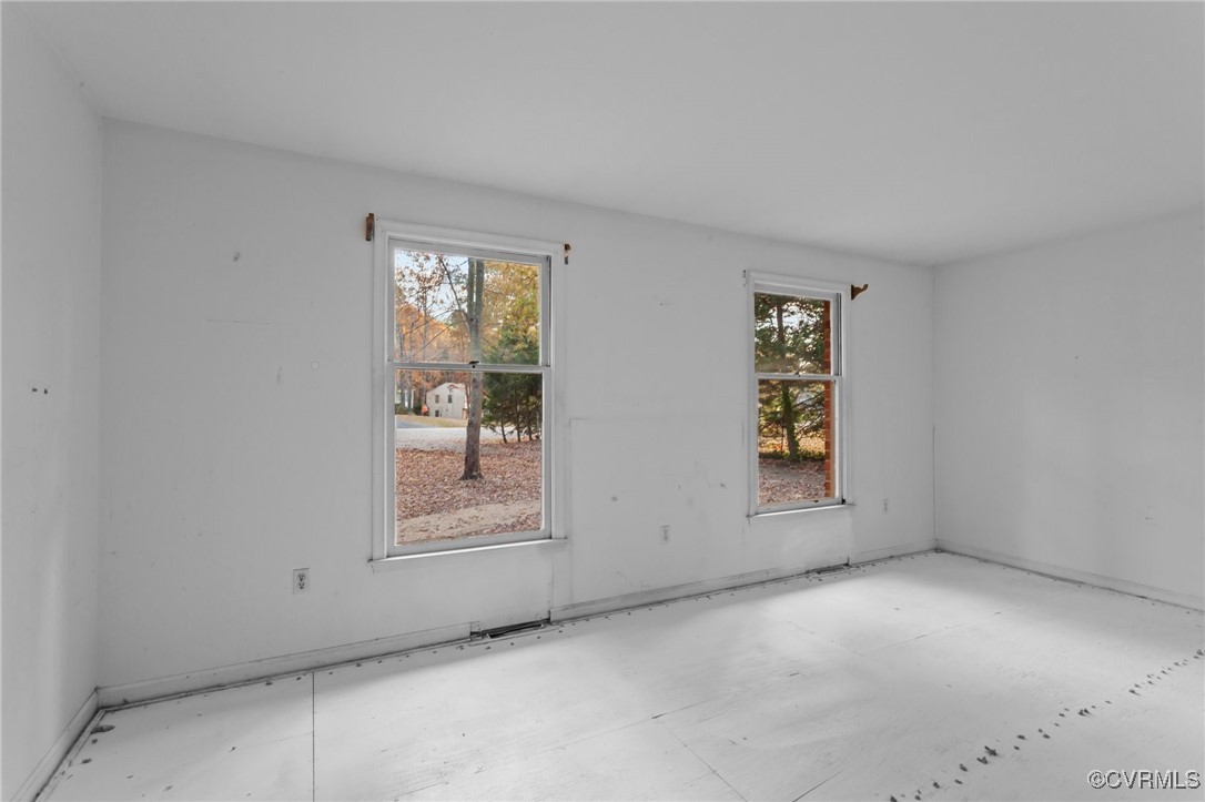 135 Hollyberry Ln