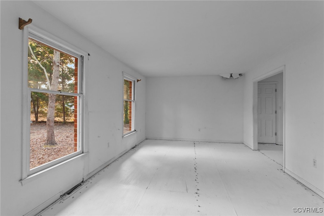 135 Hollyberry Ln