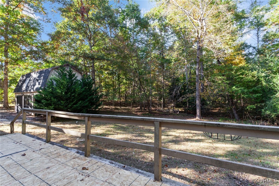 135 Hollyberry Ln