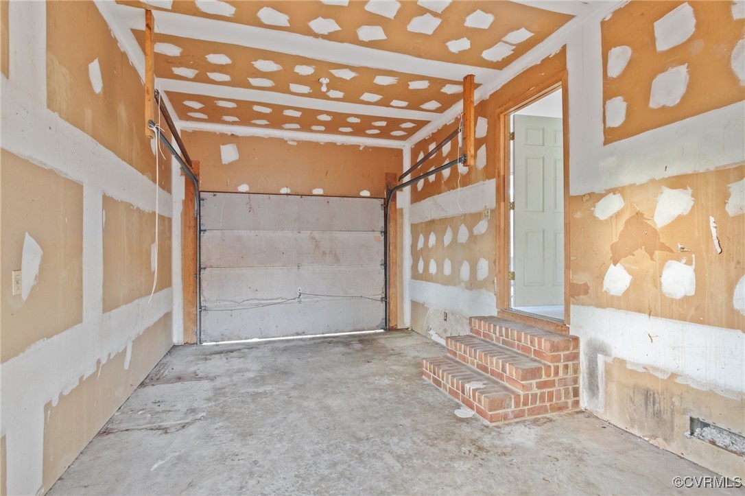 135 Hollyberry Ln