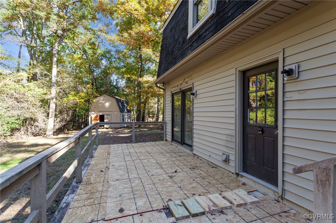 135 Hollyberry Ln