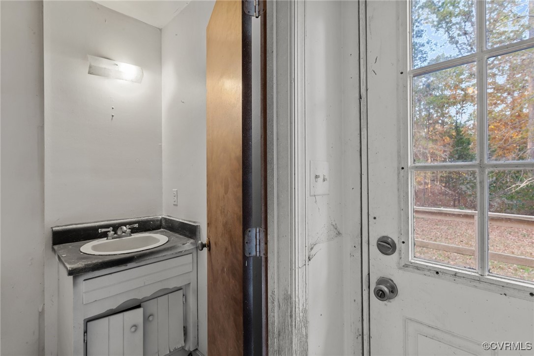 135 Hollyberry Ln