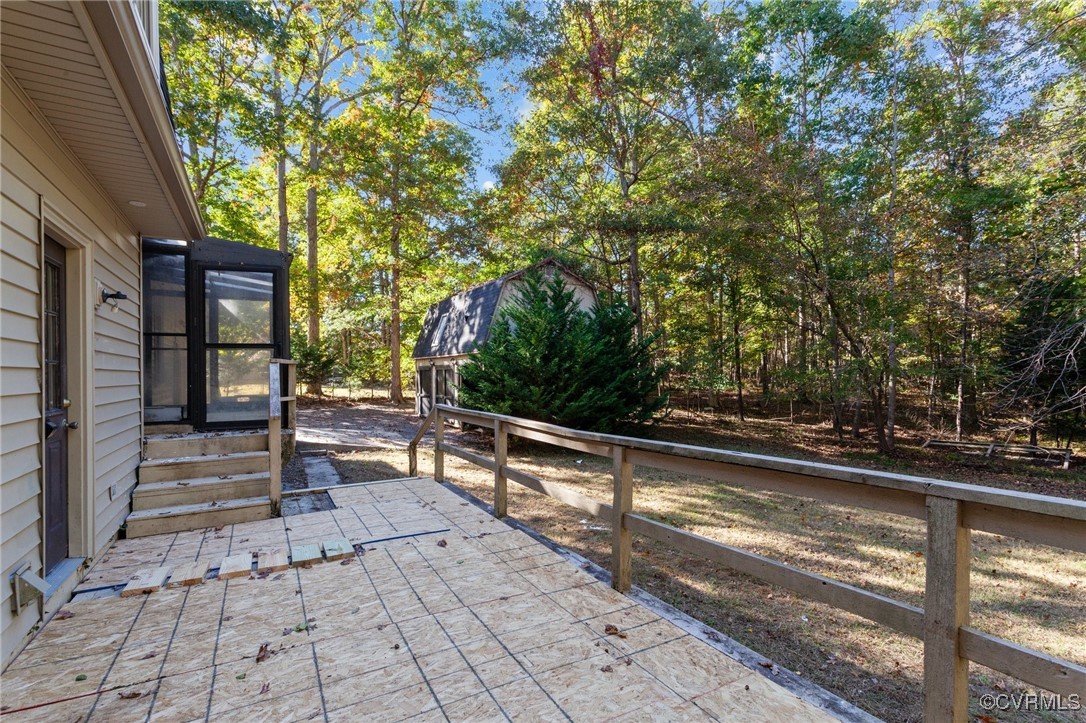 135 Hollyberry Ln