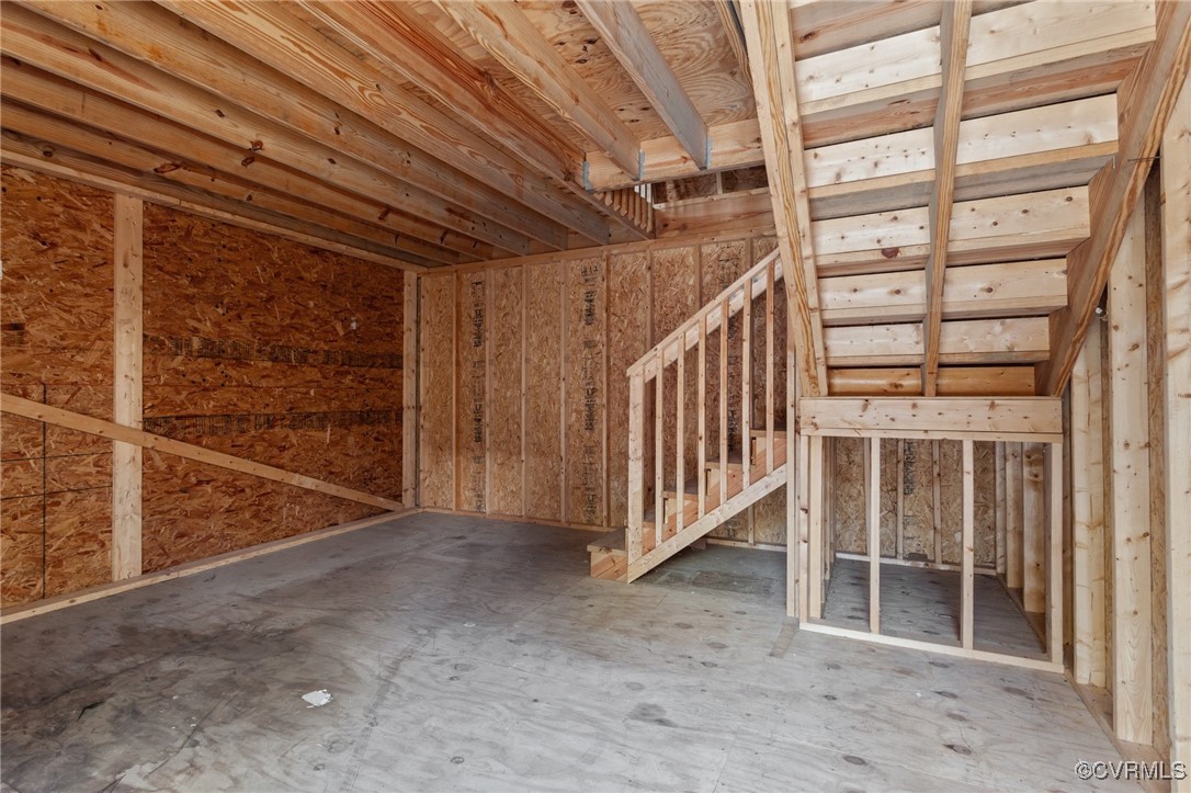 135 Hollyberry Ln
