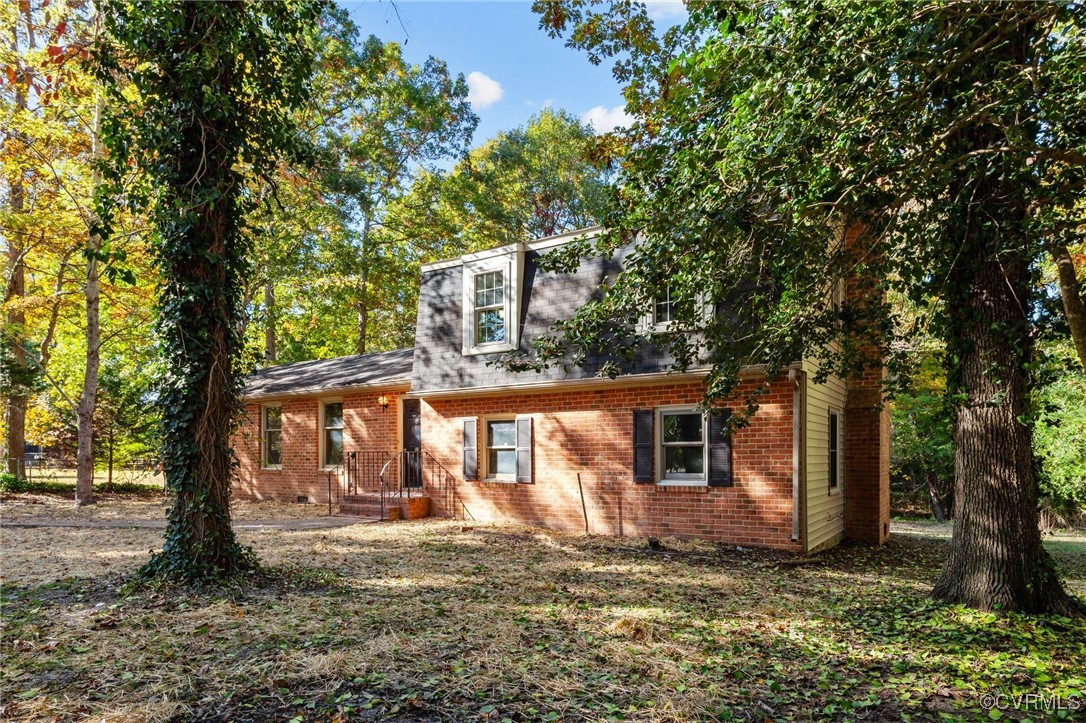 135 Hollyberry Ln