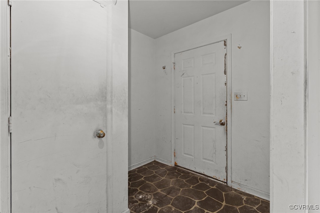 135 Hollyberry Ln