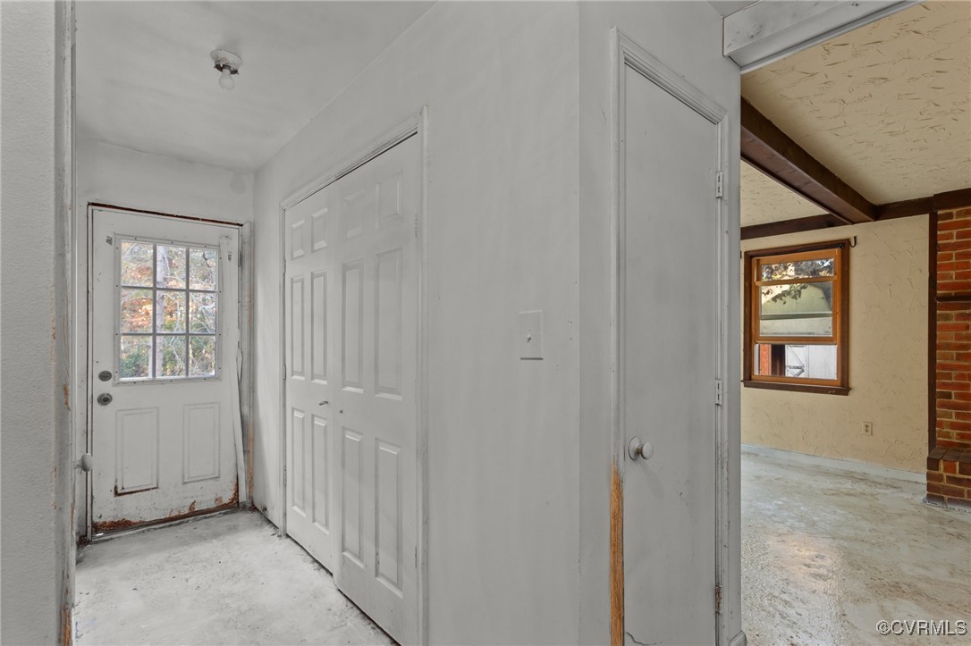 135 Hollyberry Ln
