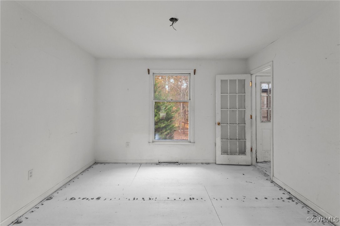 135 Hollyberry Ln