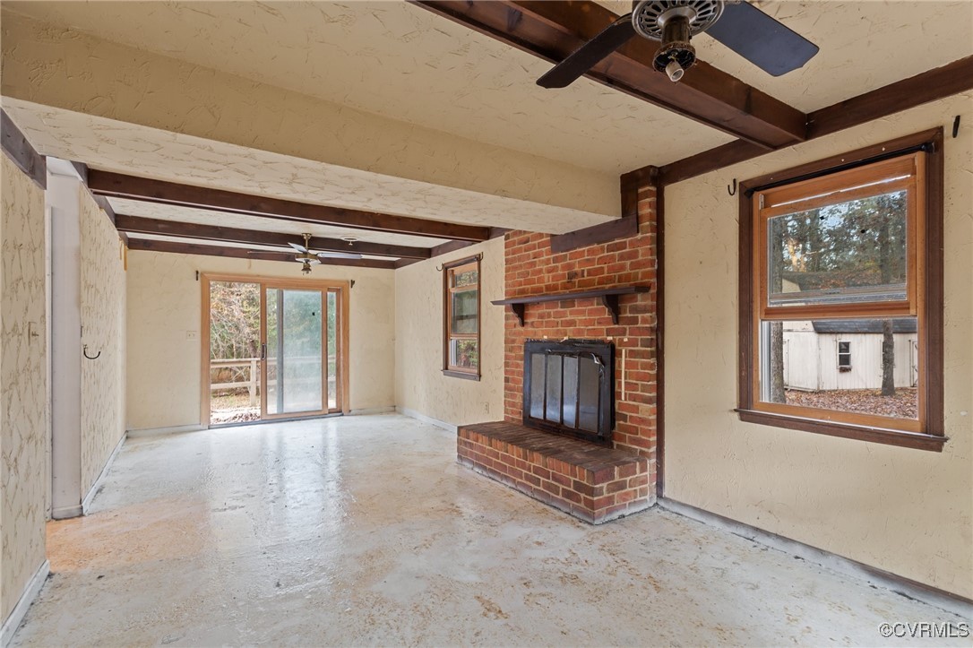 135 Hollyberry Ln