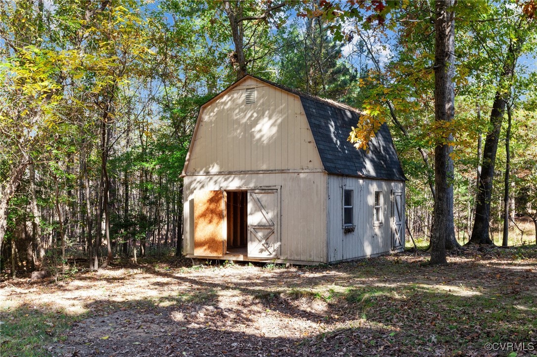 135 Hollyberry Ln