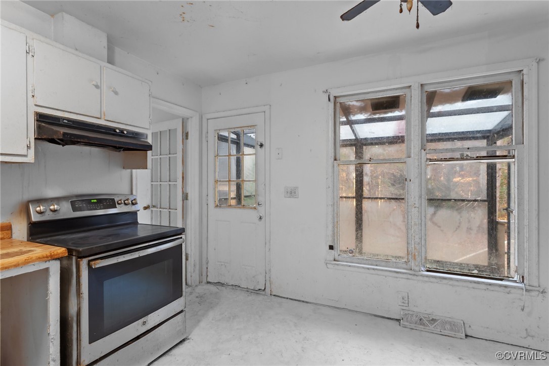 135 Hollyberry Ln