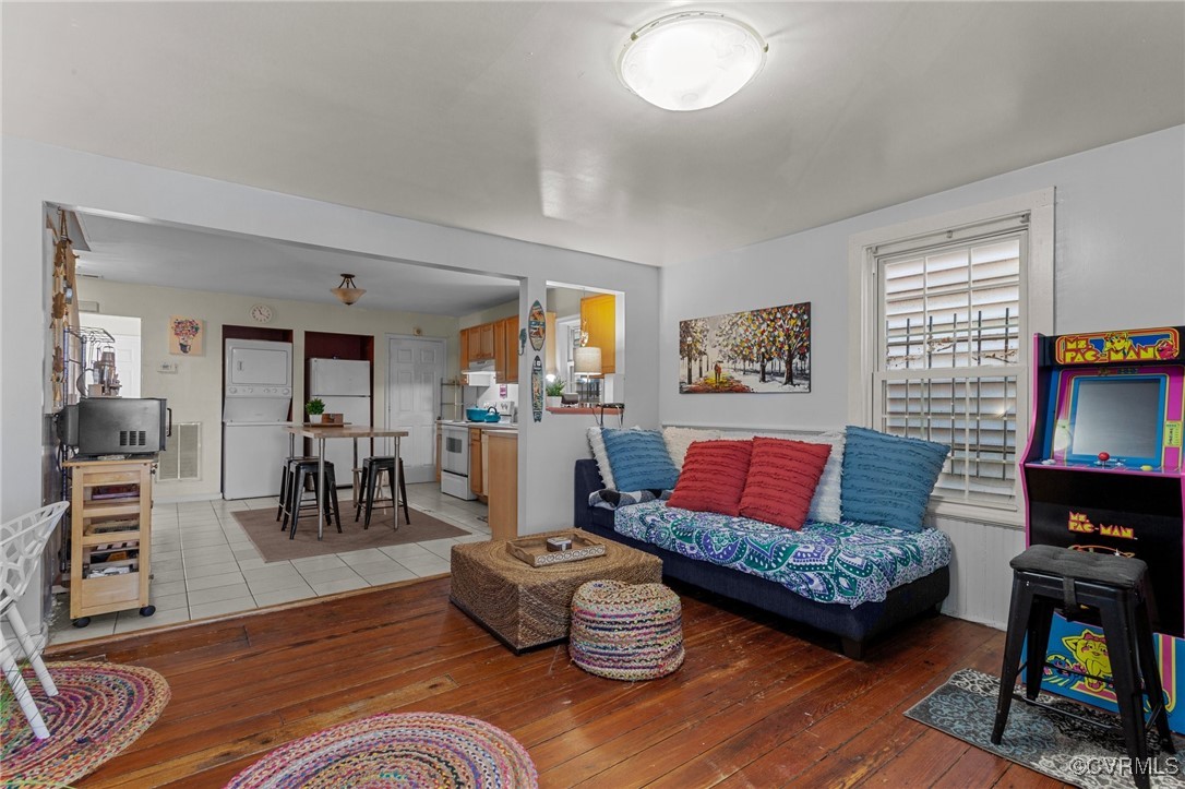 806 Jessamine St