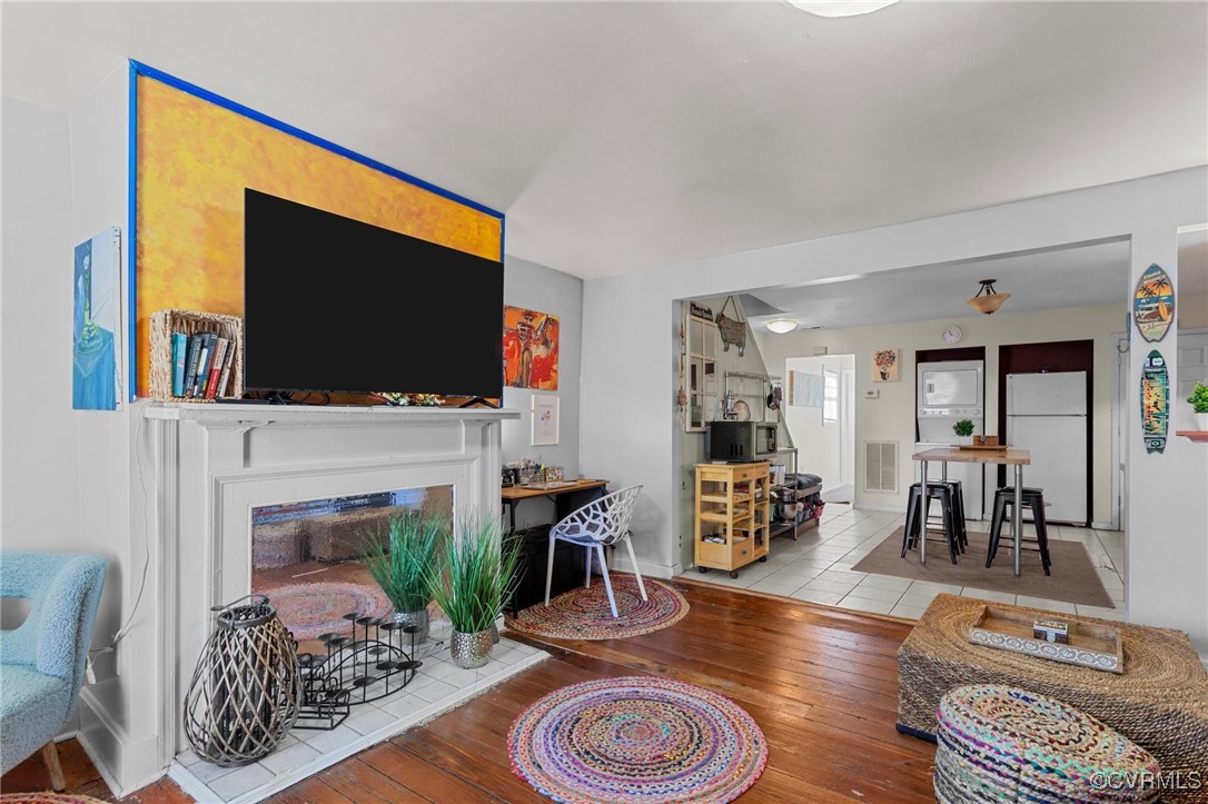 806 Jessamine St