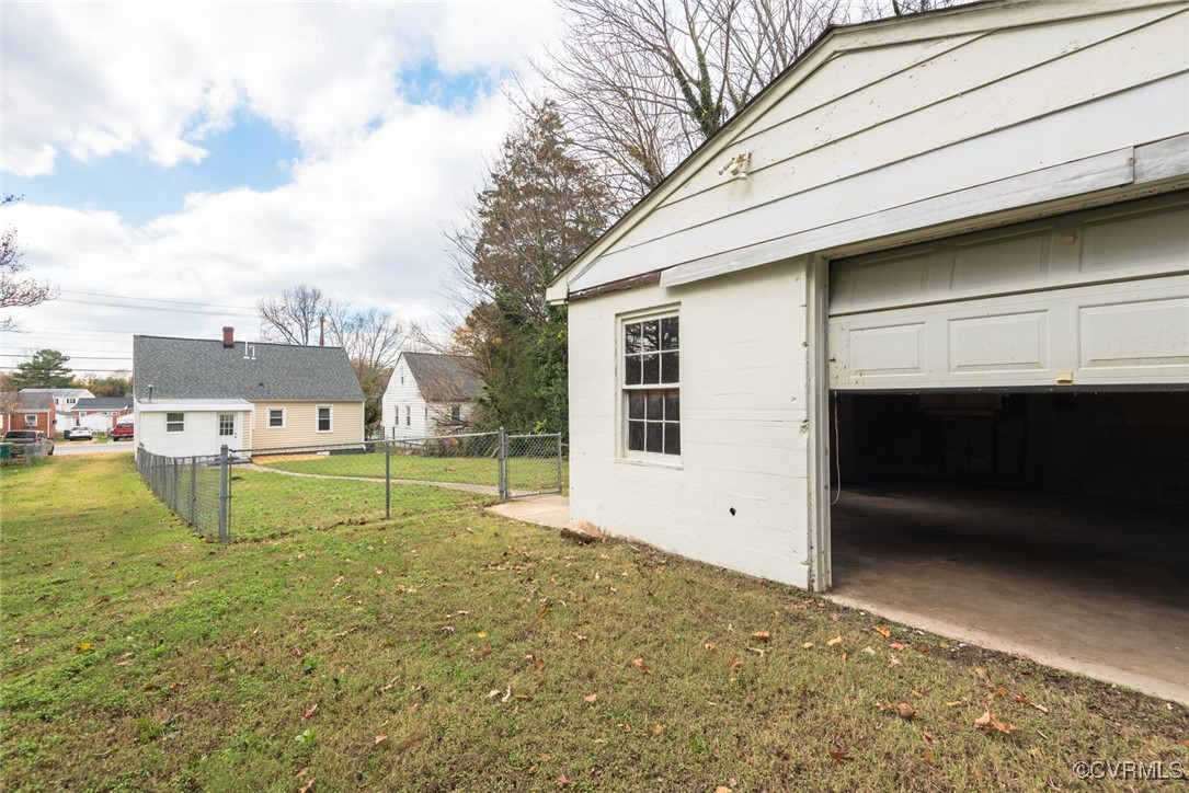 2206 E Nine Mile Rd