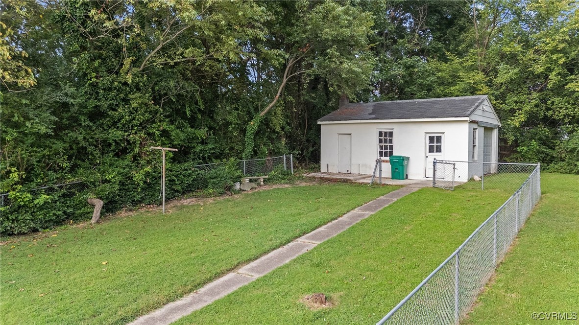 2206 E Nine Mile Rd