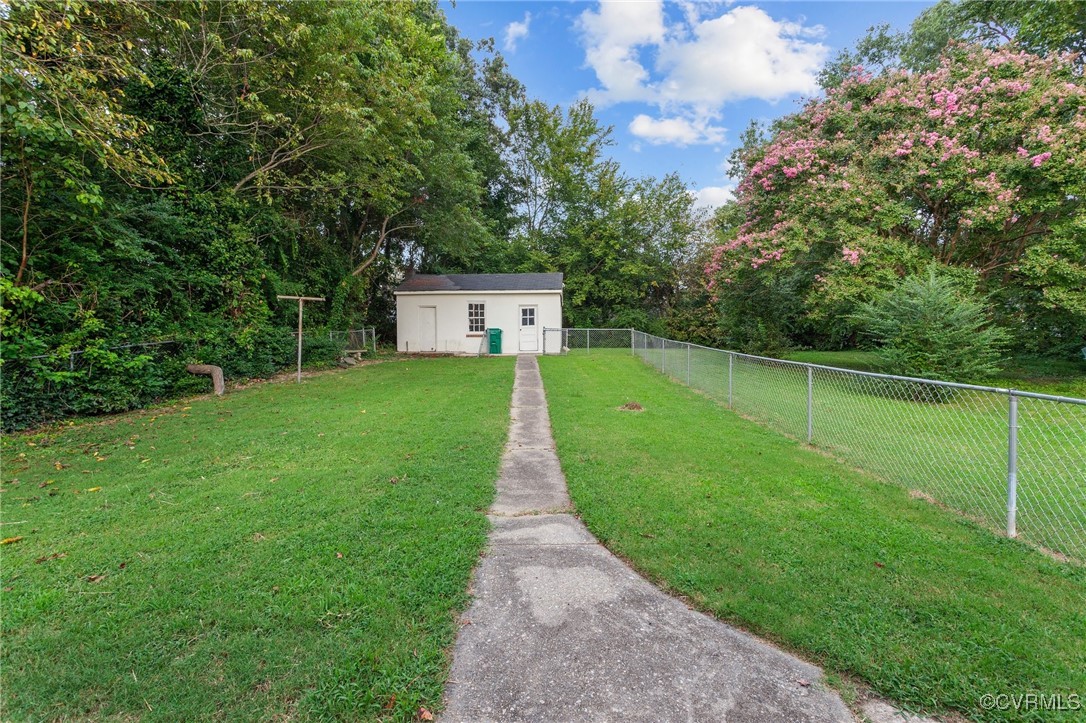 2206 E Nine Mile Rd