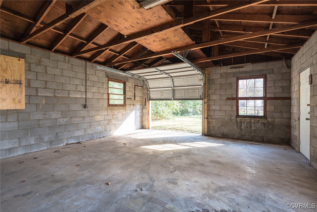 2206 E Nine Mile Rd