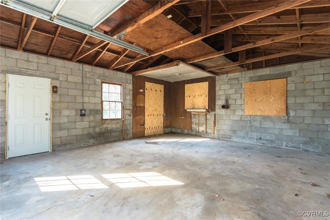 2206 E Nine Mile Rd