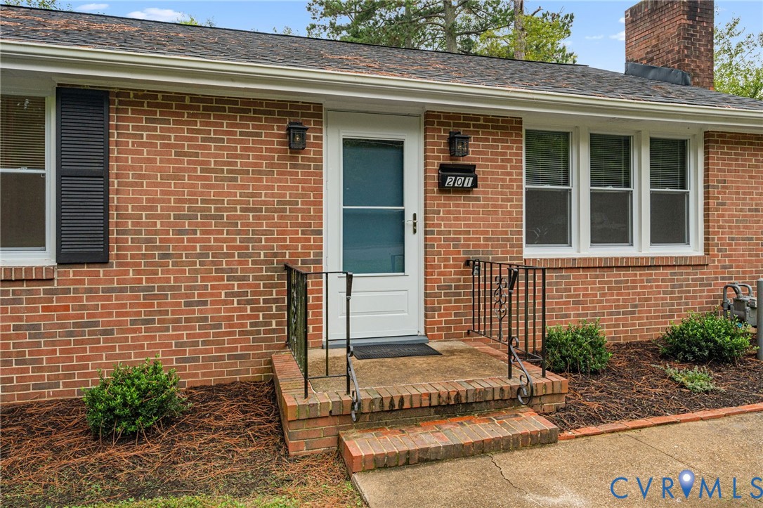 201 Crestwood Dr