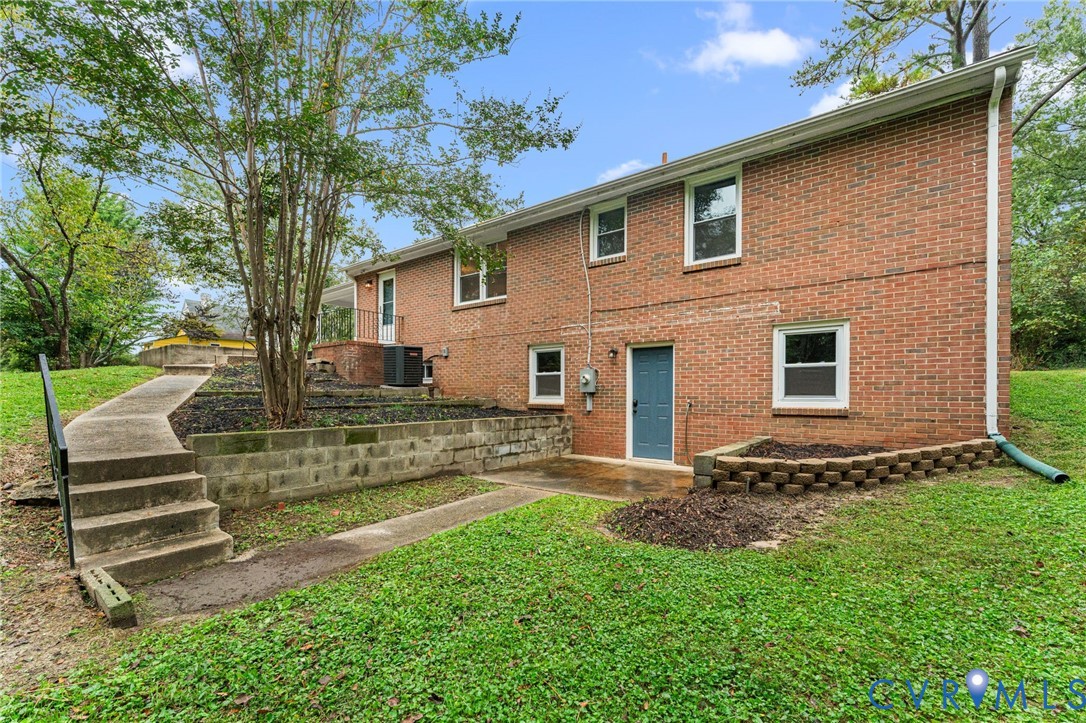 201 Crestwood Dr