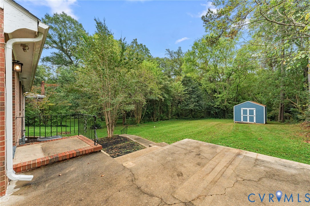 201 Crestwood Dr