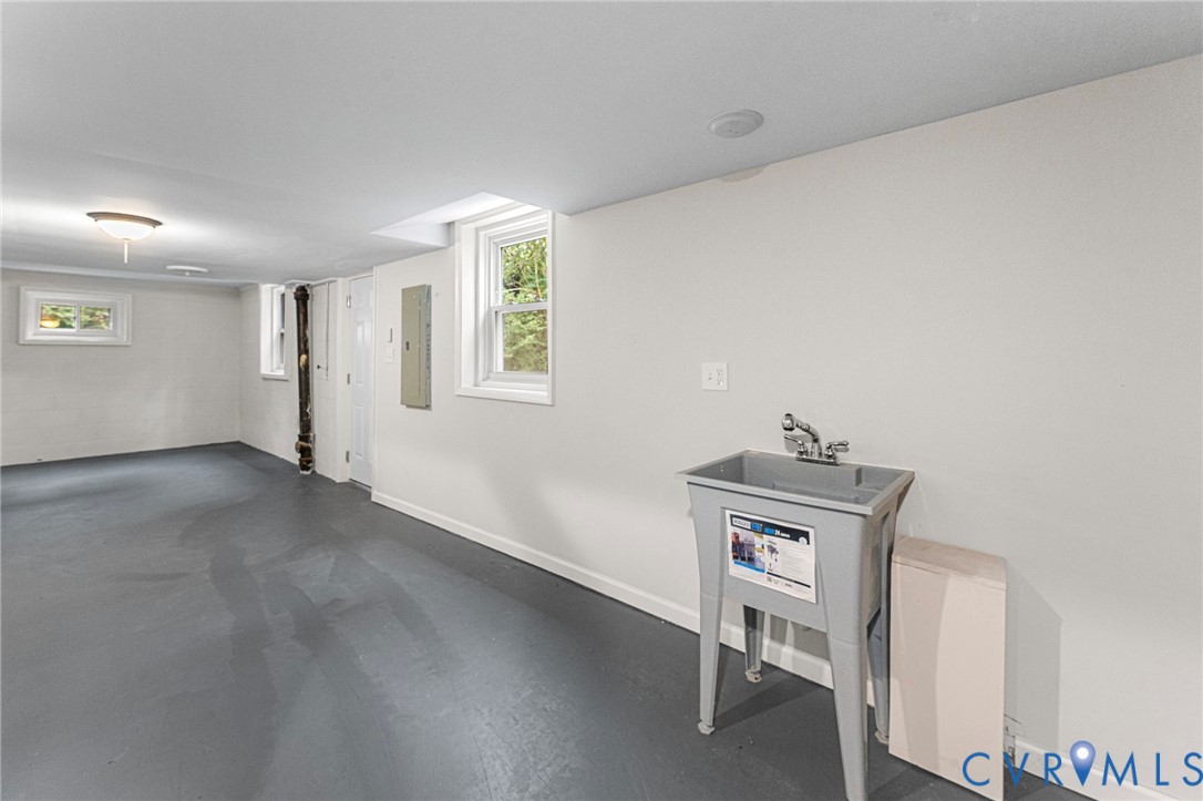 201 Crestwood Dr