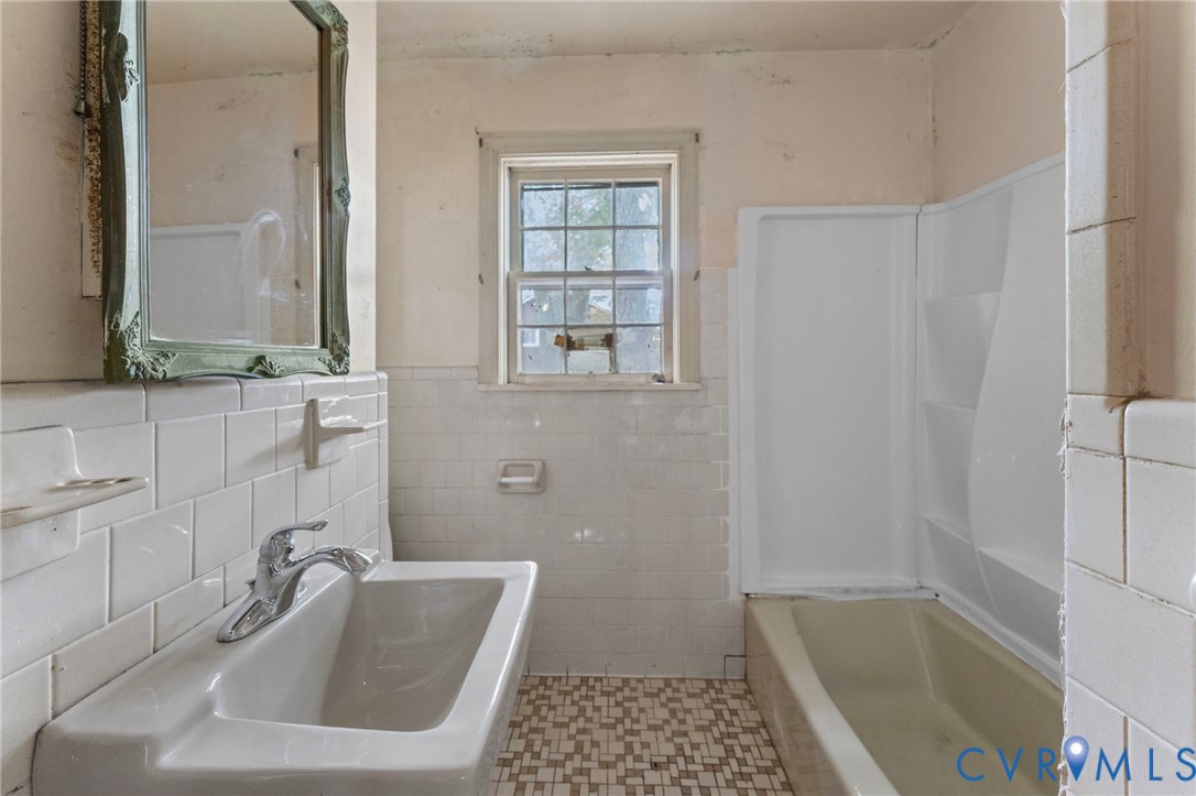 3008 W Broadway