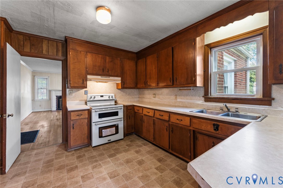 3008 W Broadway