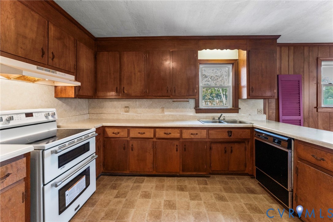 3008 W Broadway