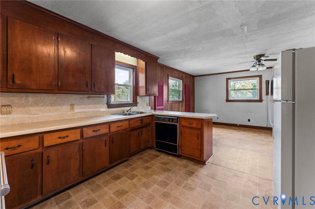 3008 W Broadway
