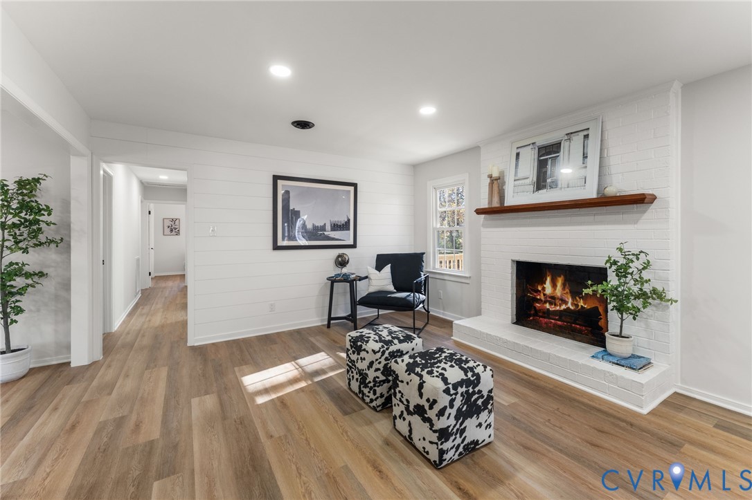 405 Thompson St