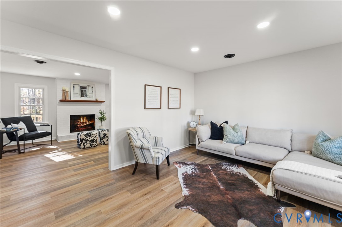 405 Thompson St