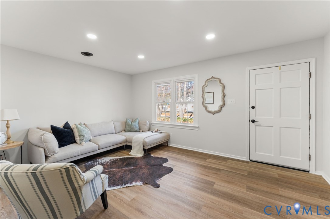 405 Thompson St