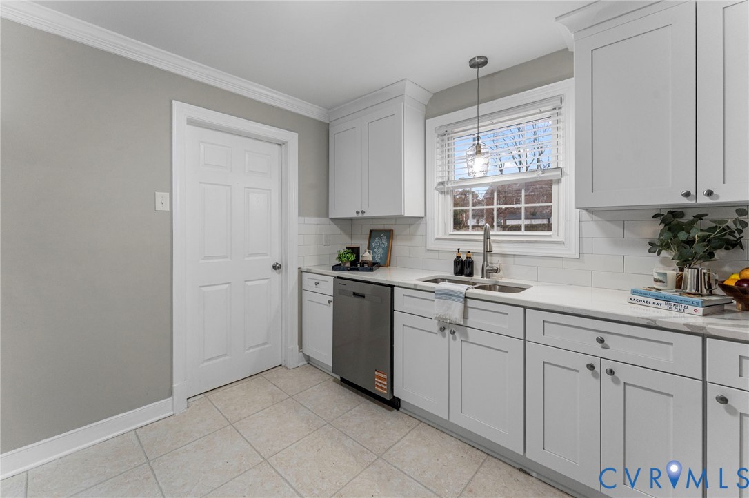 2425 Dumbarton Rd