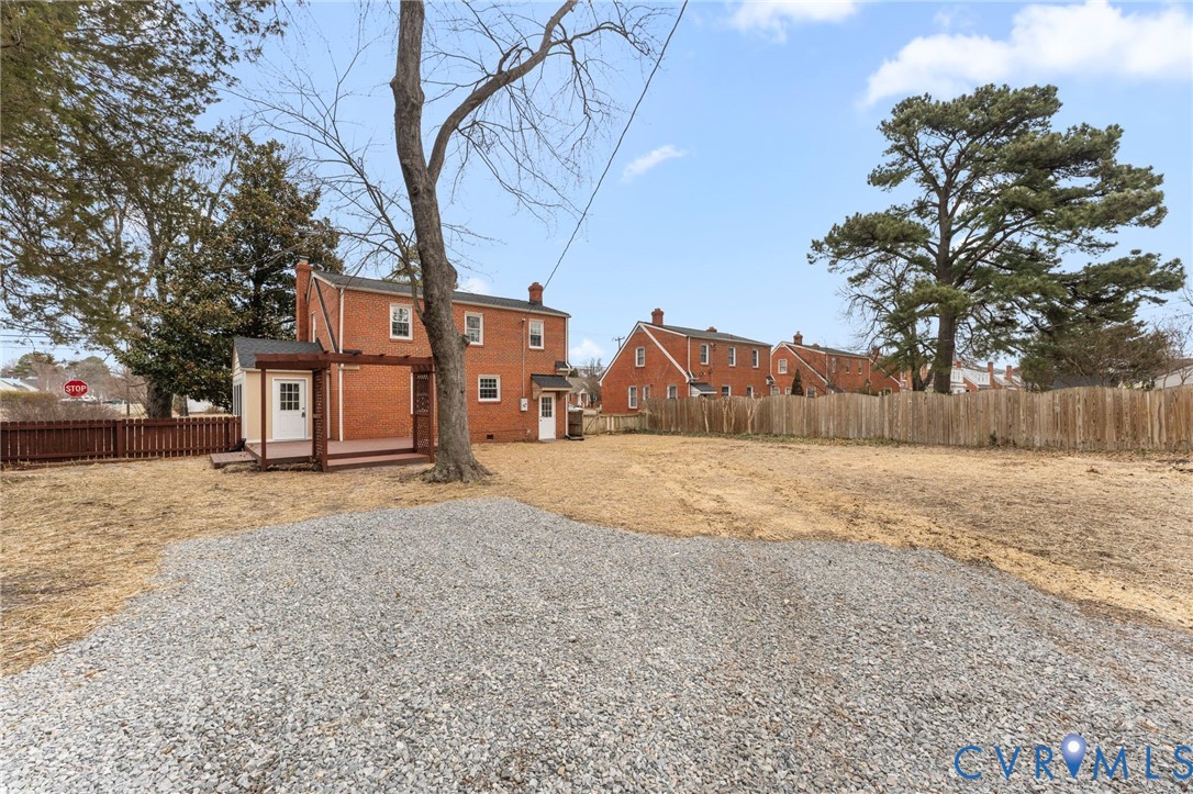 2425 Dumbarton Rd