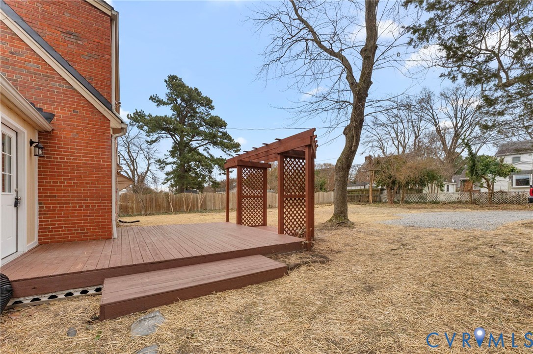 2425 Dumbarton Rd