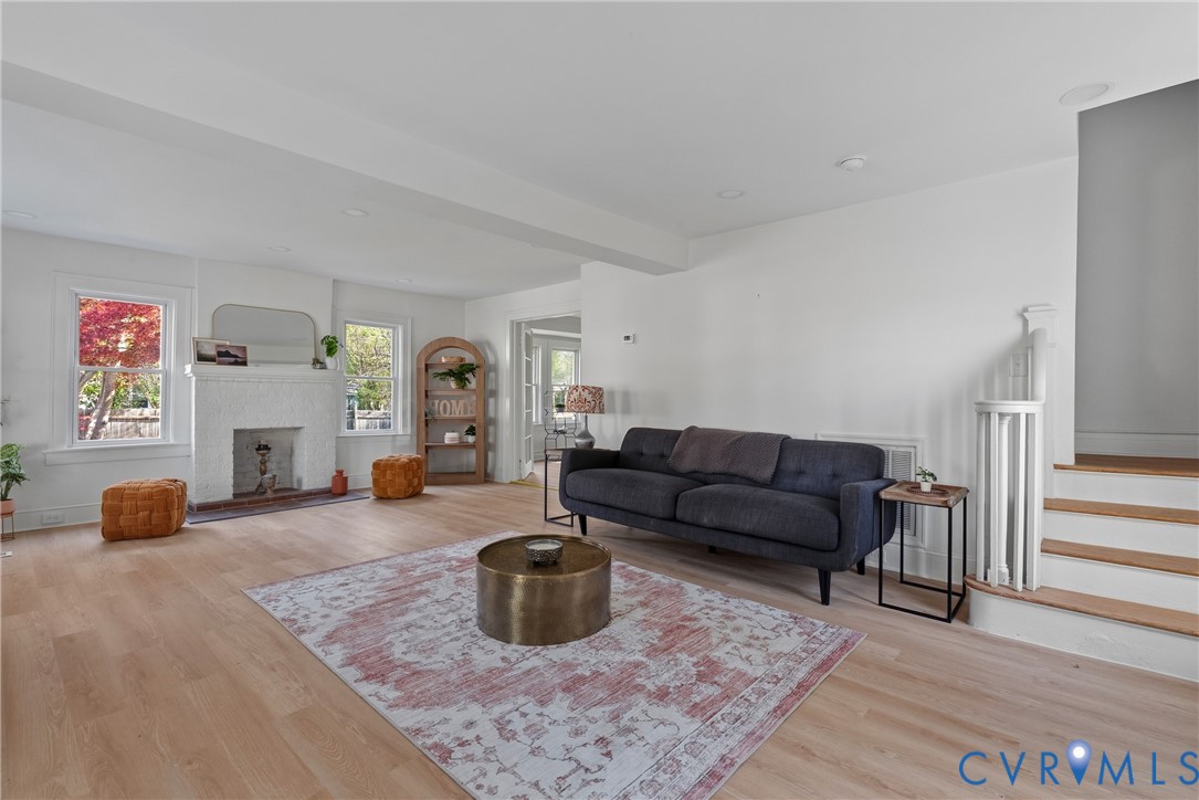 102 N Confederate Ave