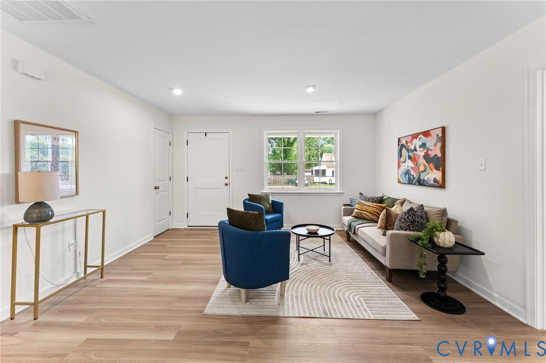 112 N Chatham Dr