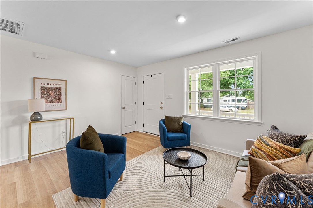 112 N Chatham Dr