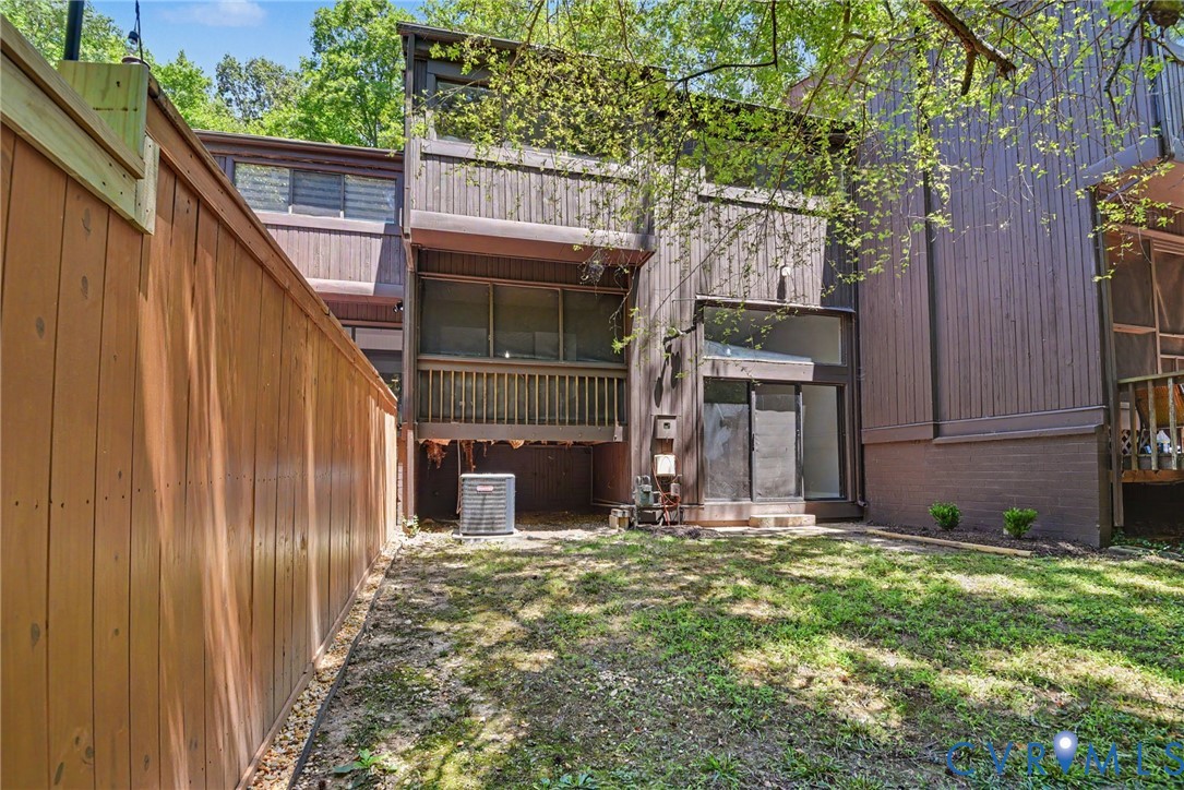 9213 Groundhog Dr