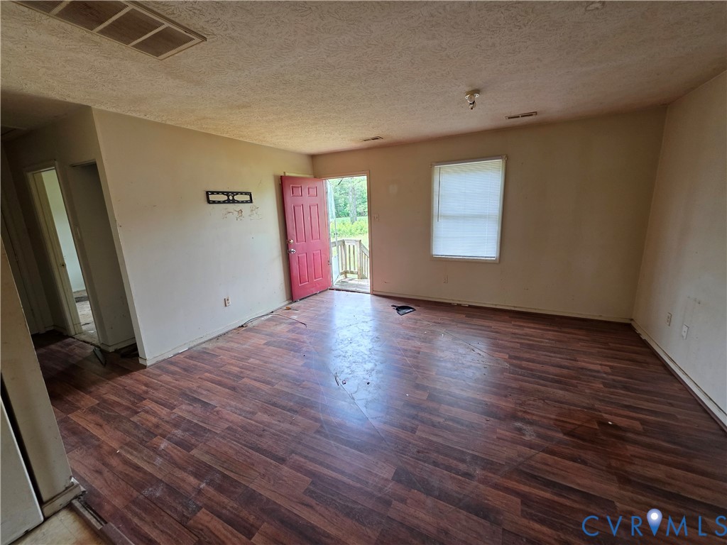 646 Valley Dr