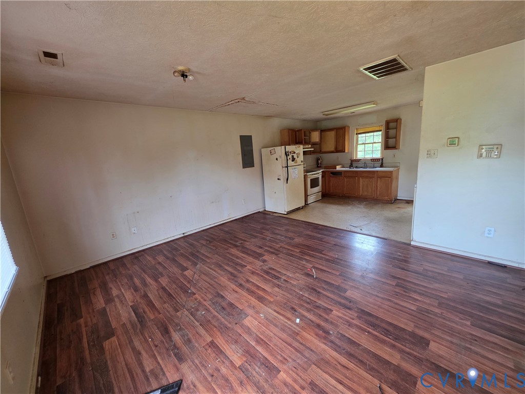 646 Valley Dr