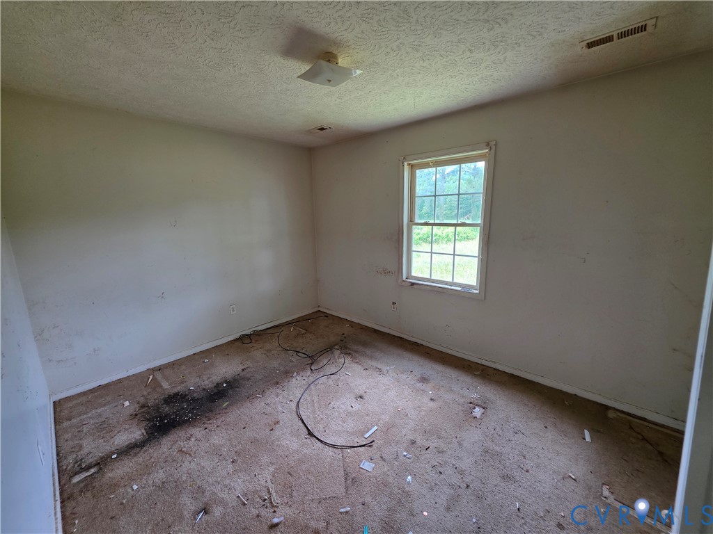 646 Valley Dr