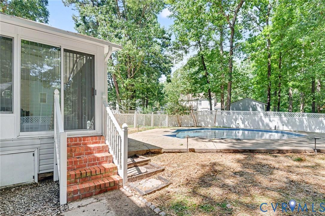 7530 Robinwood Ct