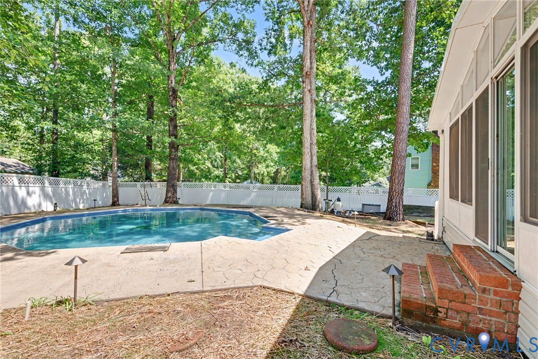 7530 Robinwood Ct