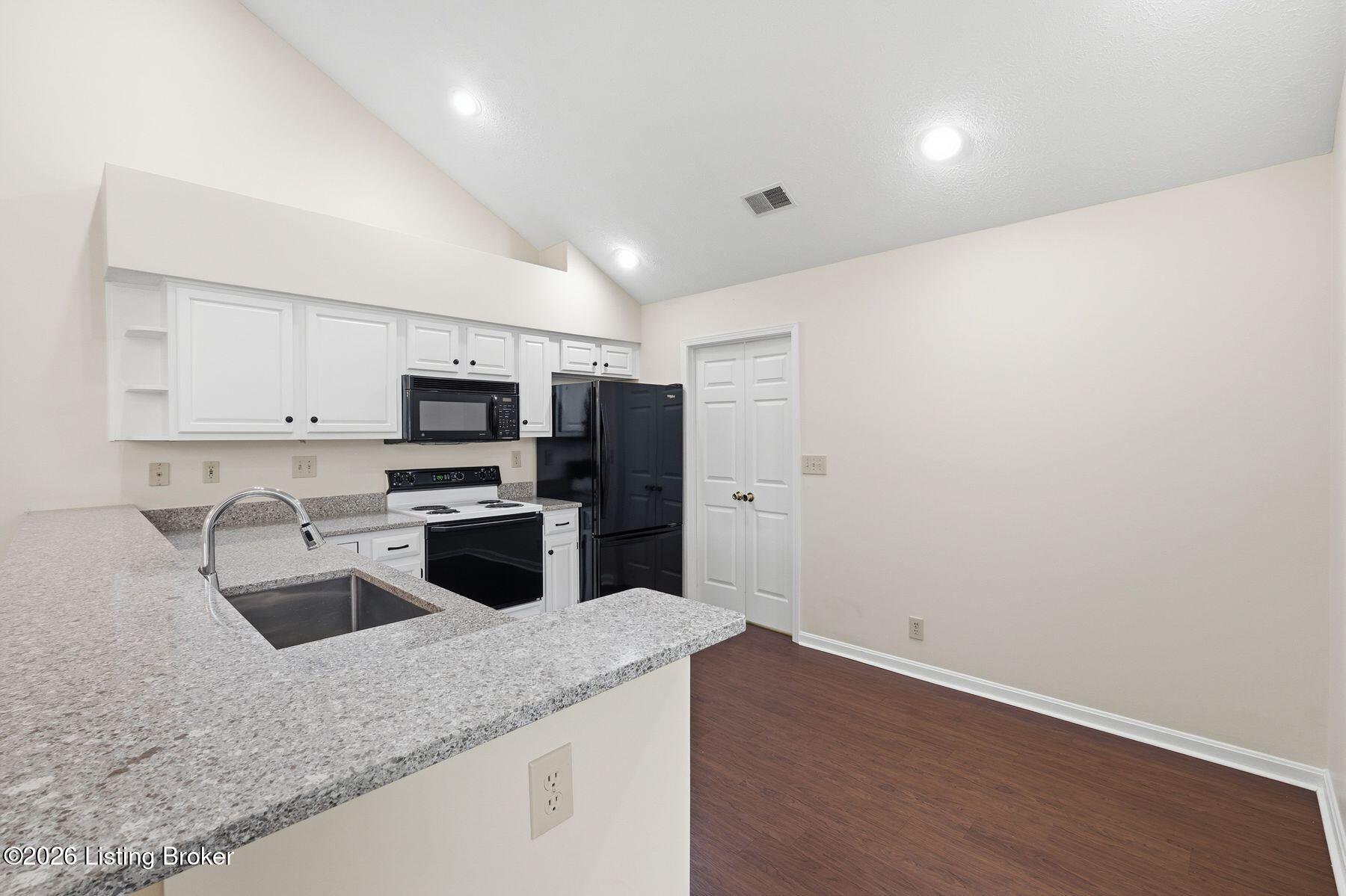3910 Village Green Dr