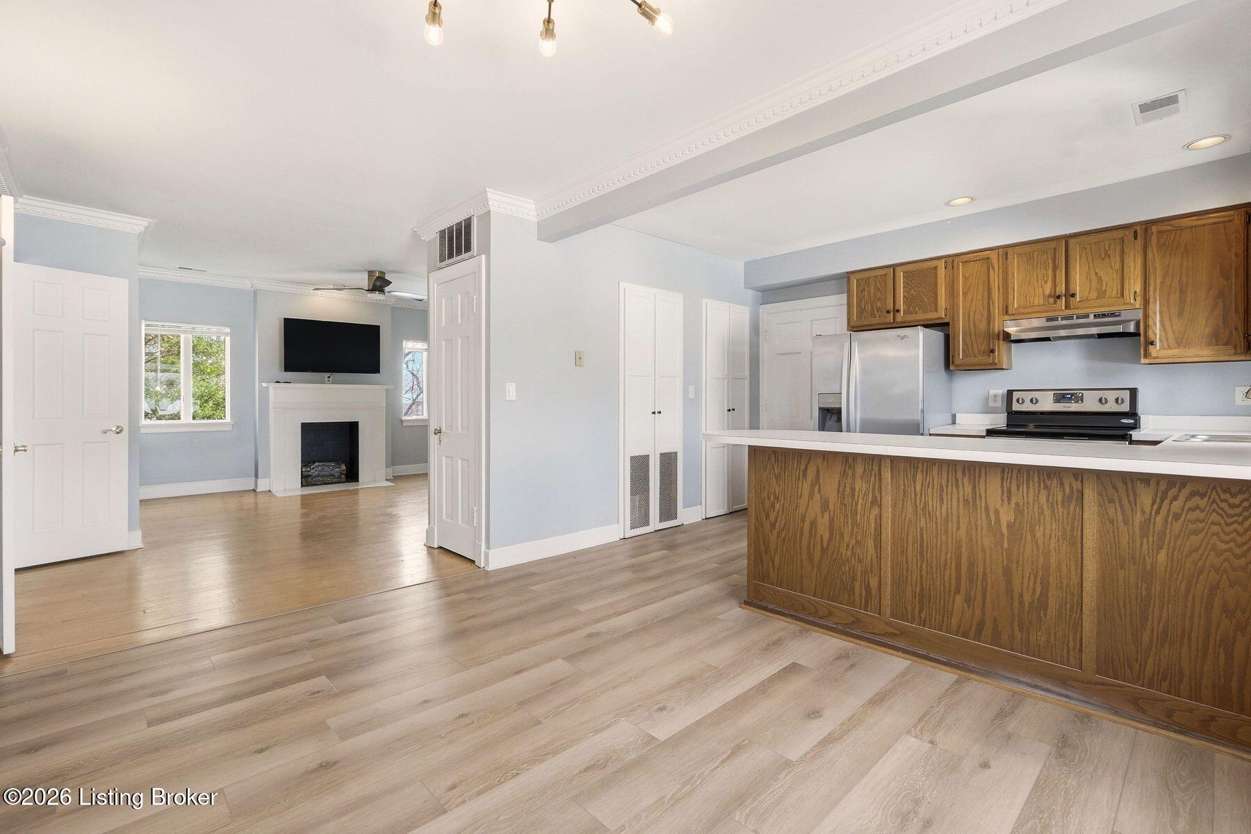 2126 Village Dr 5